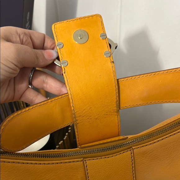 Valentino Garavani Vintage Mustard Leather Shoulder Bag - Picture 11 of 14